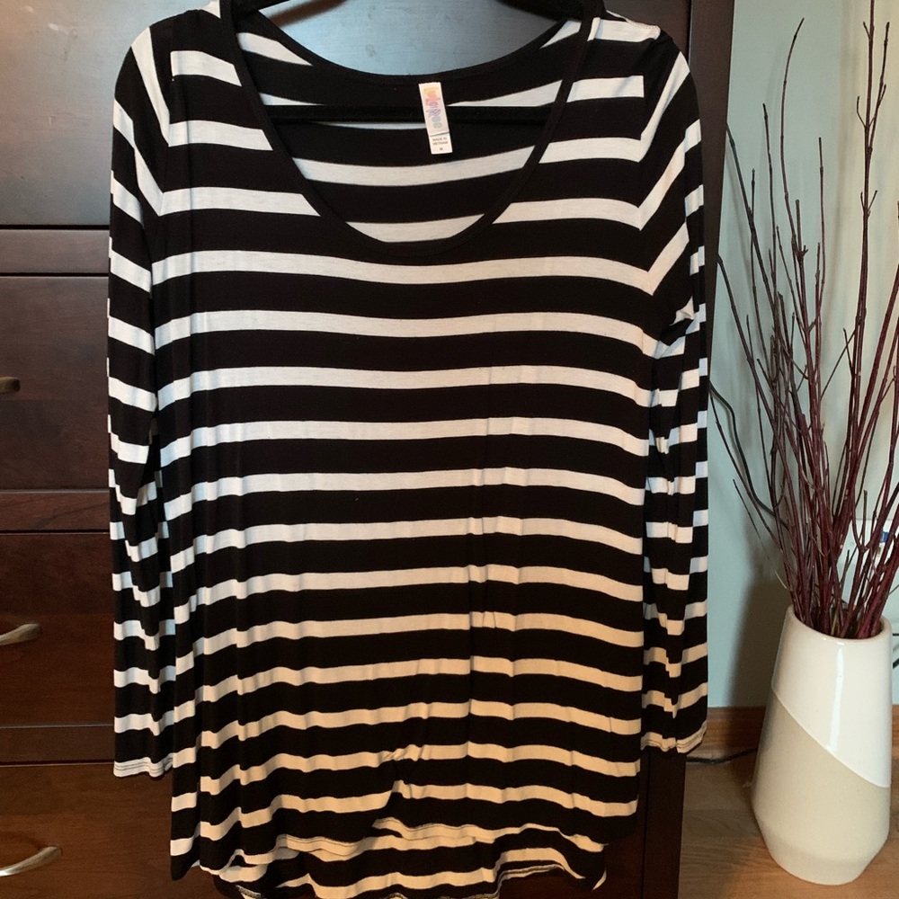 Lularoe Lynnae long sleeve top